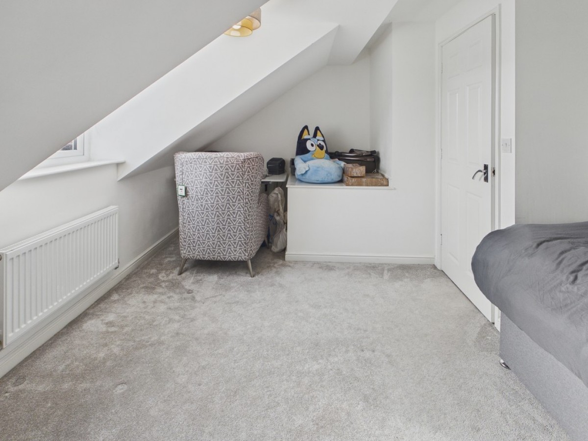 Masefield Avenue, Holmewood