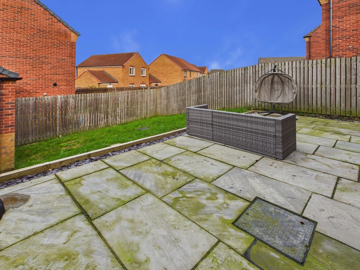 Masefield Avenue, Holmewood