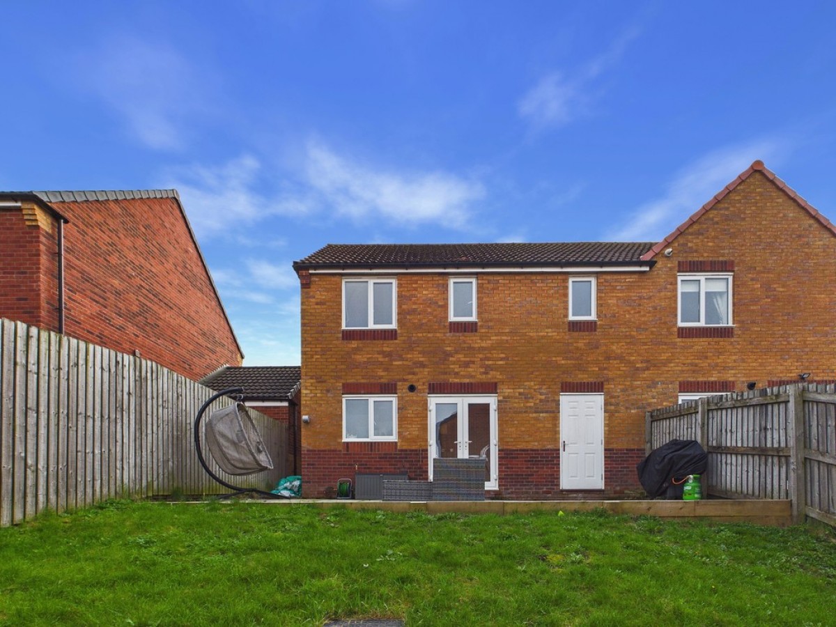 Masefield Avenue, Holmewood