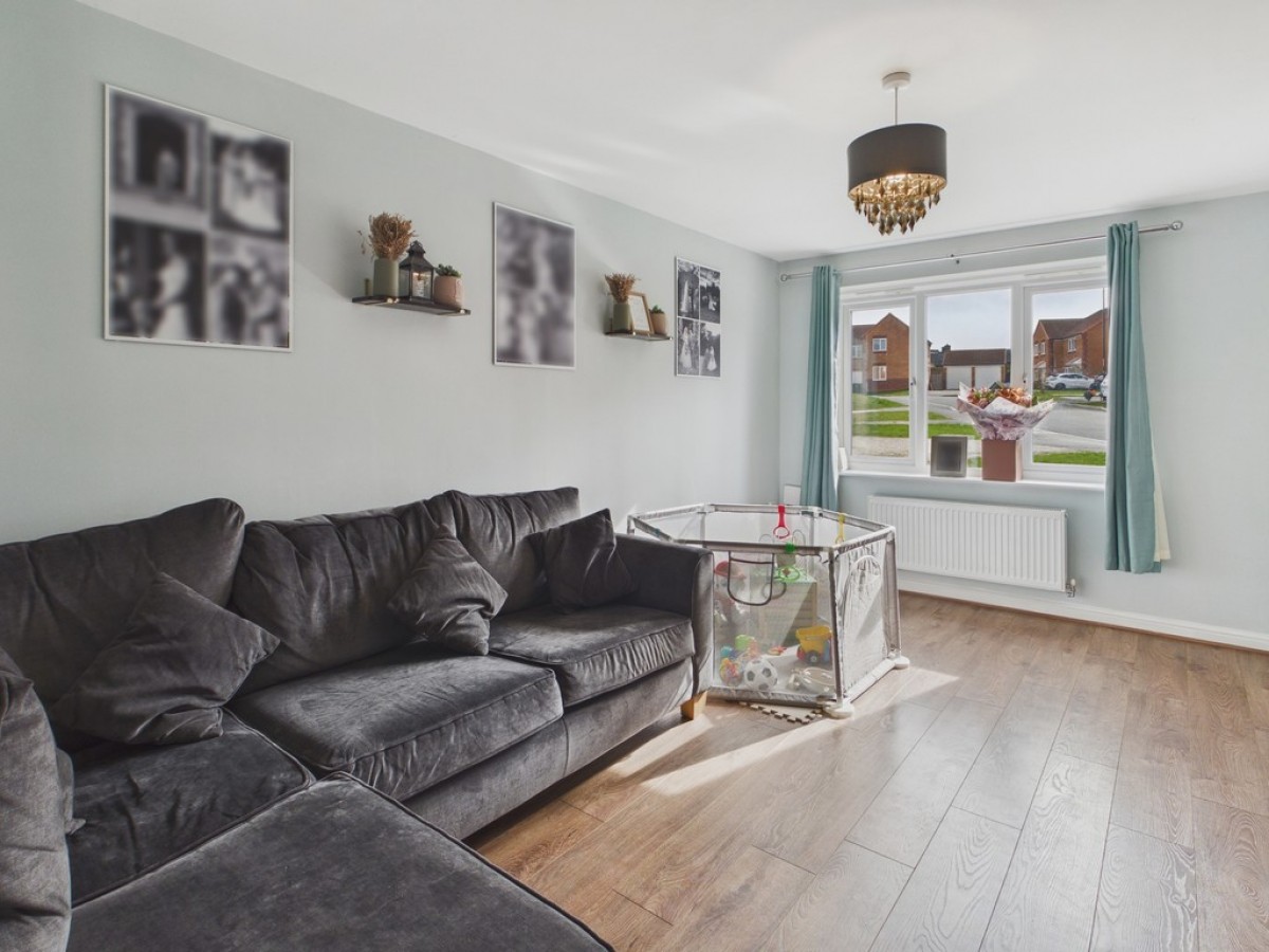 Masefield Avenue, Holmewood