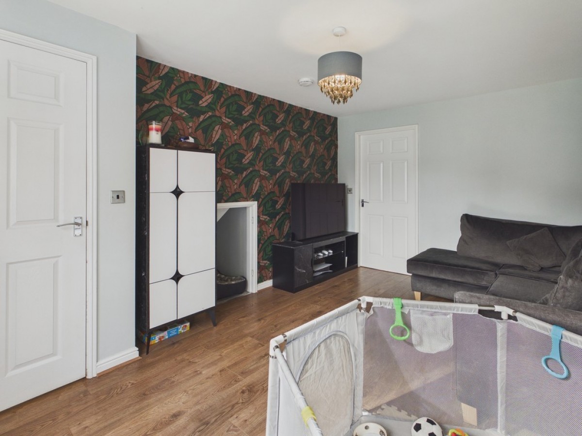 Masefield Avenue, Holmewood