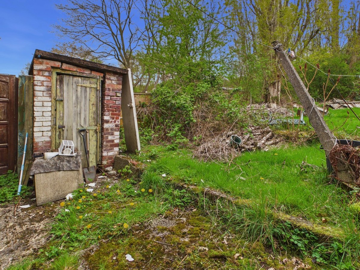 New Houses, Piccadilly Road