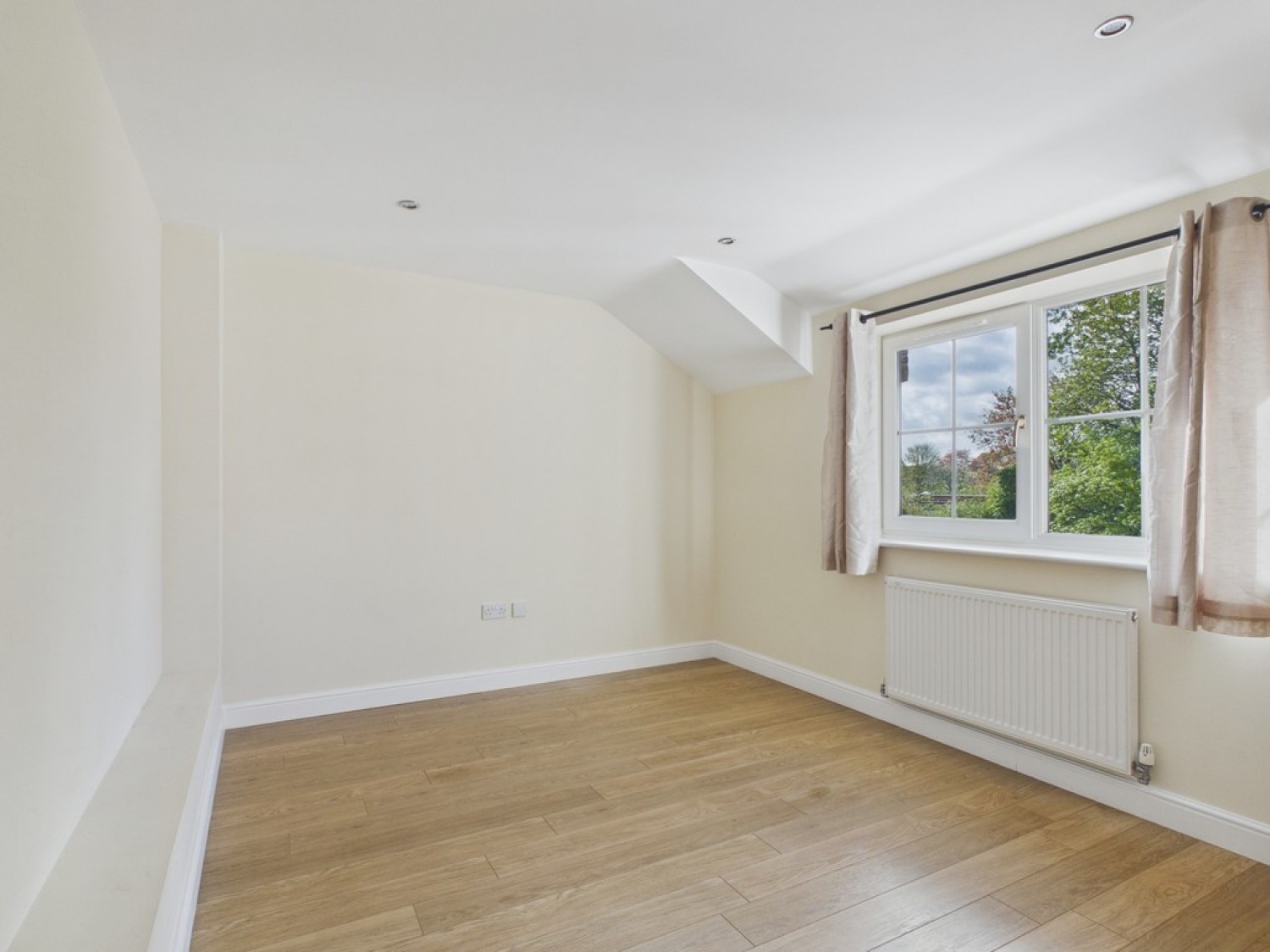 2 bedroom Flat for Sale Bawtry Road, Wickersley