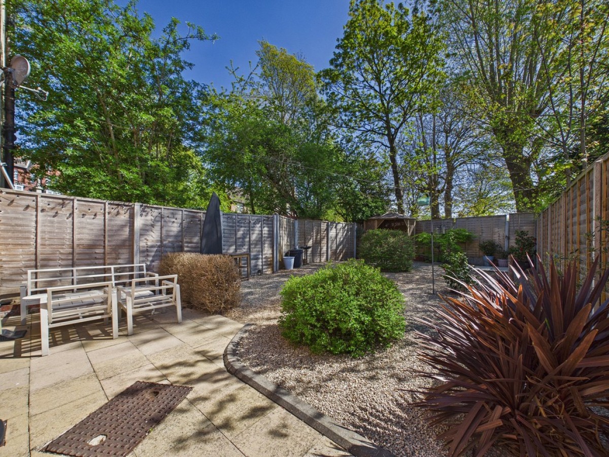 Station Road, Treeton