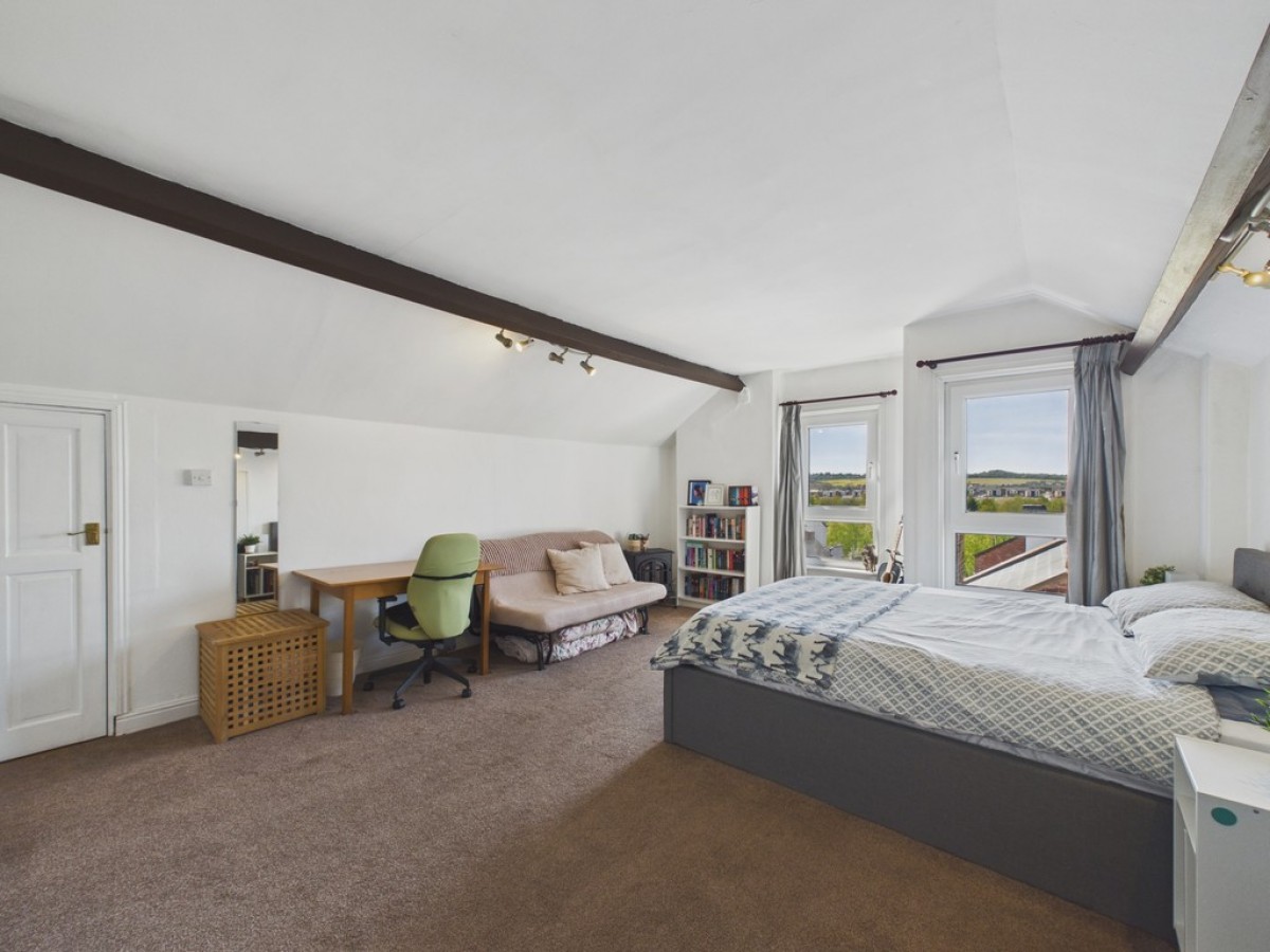 Station Road, Treeton