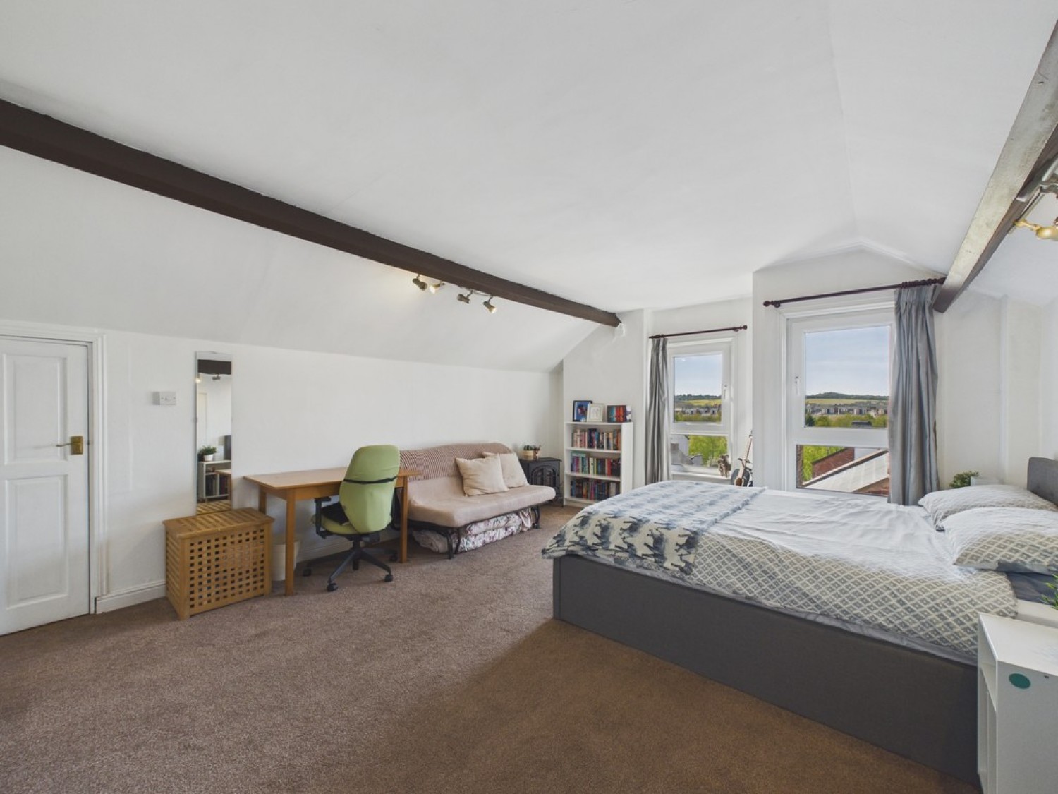 4 bedroom House for Sale Station Road, Treeton