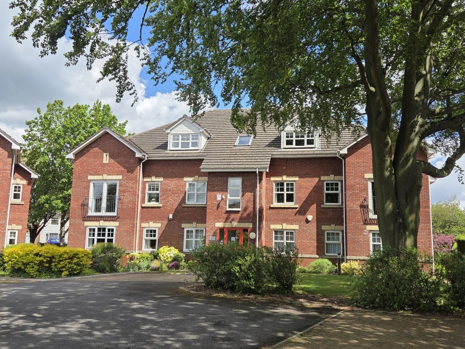 2 bedroom Flat for Sale Wyndthorpe Court, Rotherham