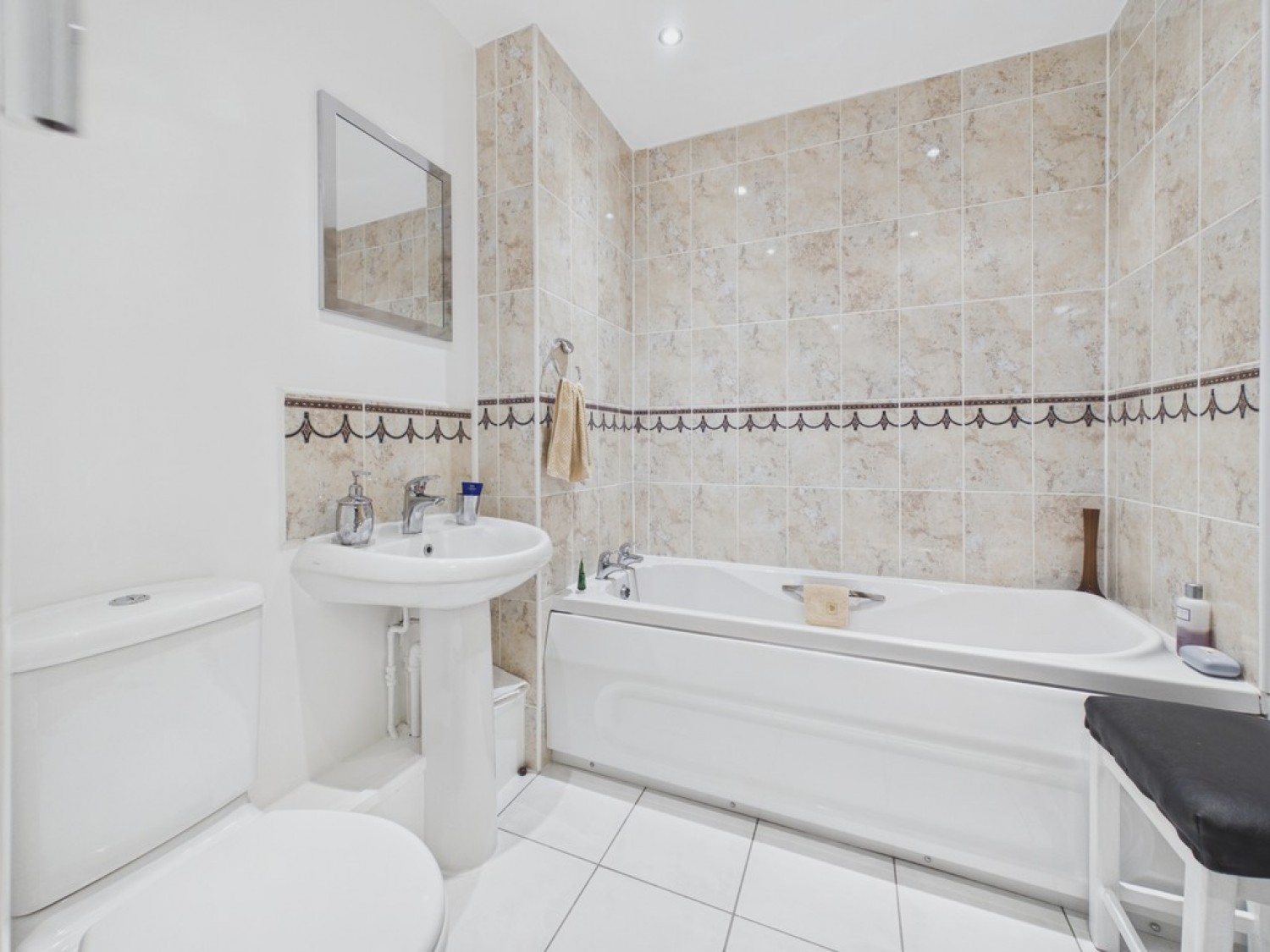 2 bedroom Flat for Sale Wyndthorpe Court, Rotherham