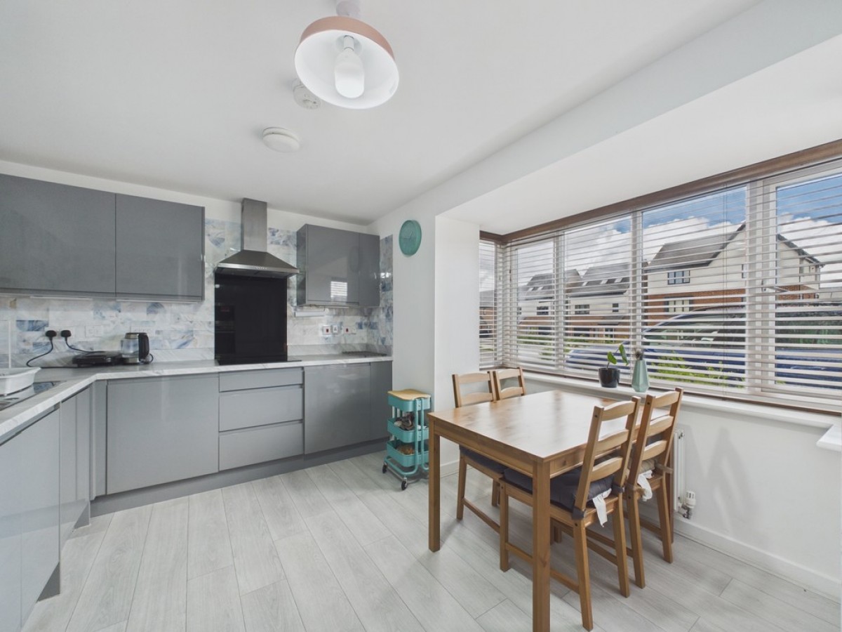 Hawes Way, Waverley