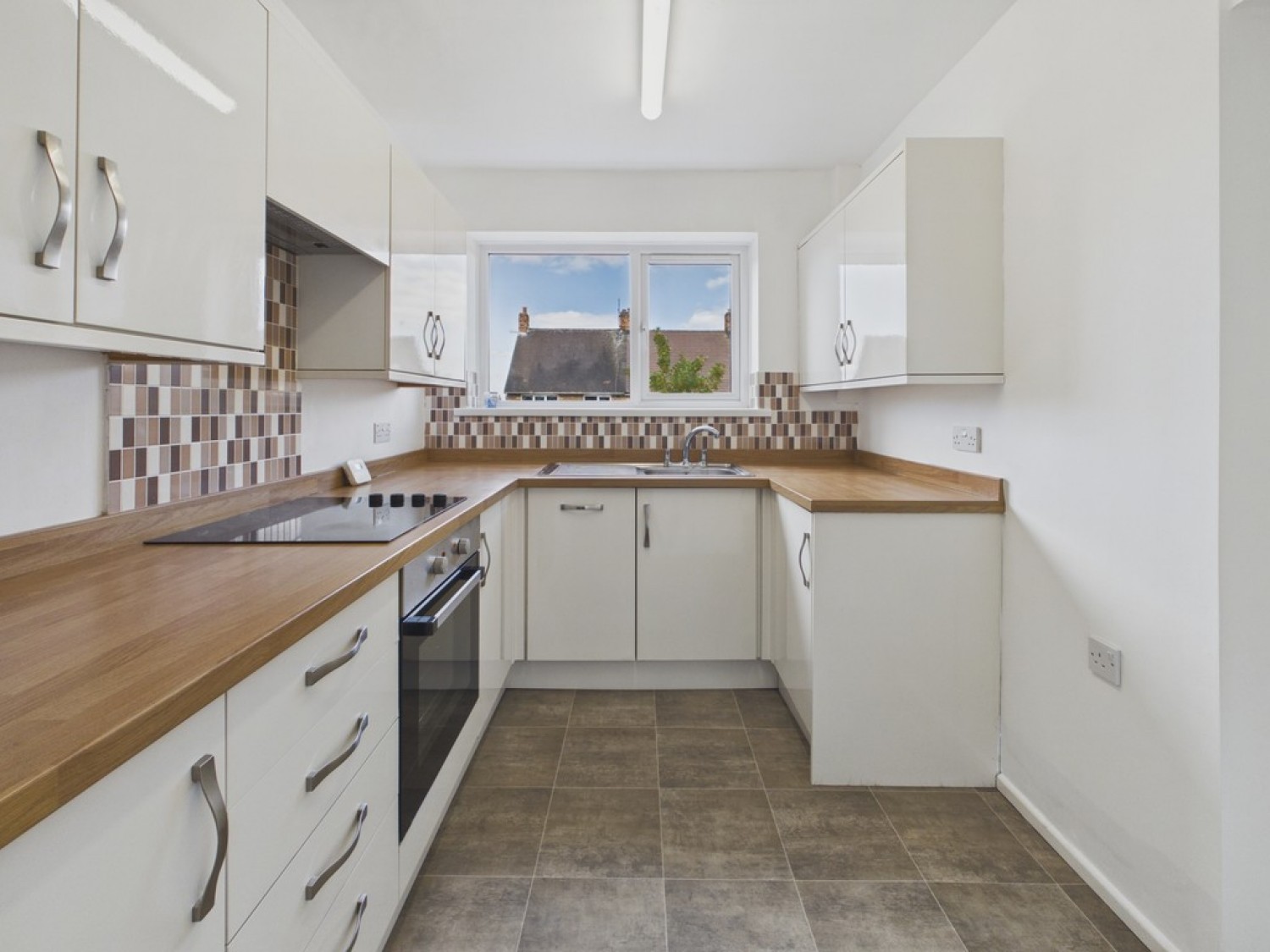 3 bedroom House for Sale Hillman Drive, Inkersall
