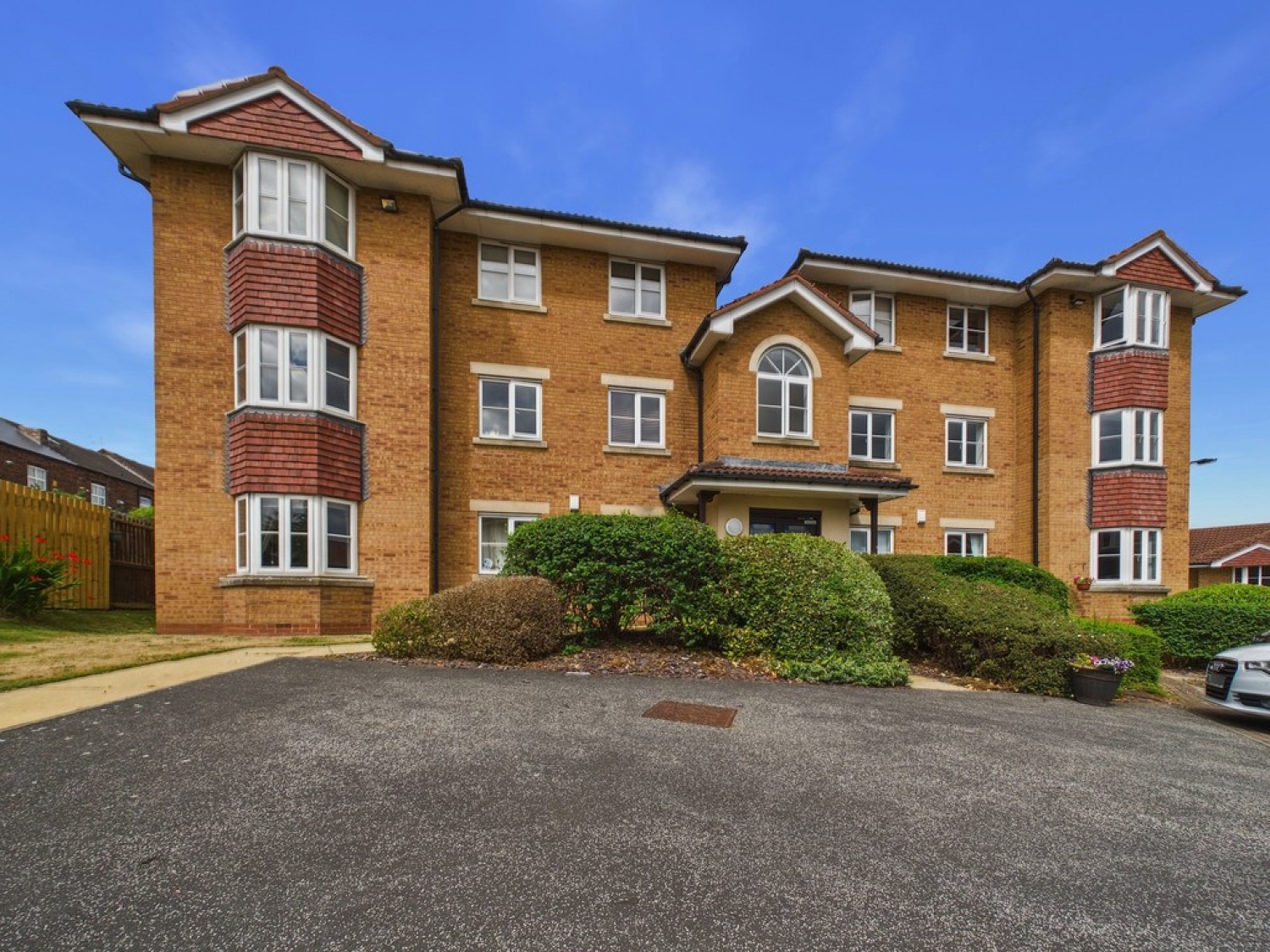 2 bedroom Flat for Sale Falconer Way, Treeton