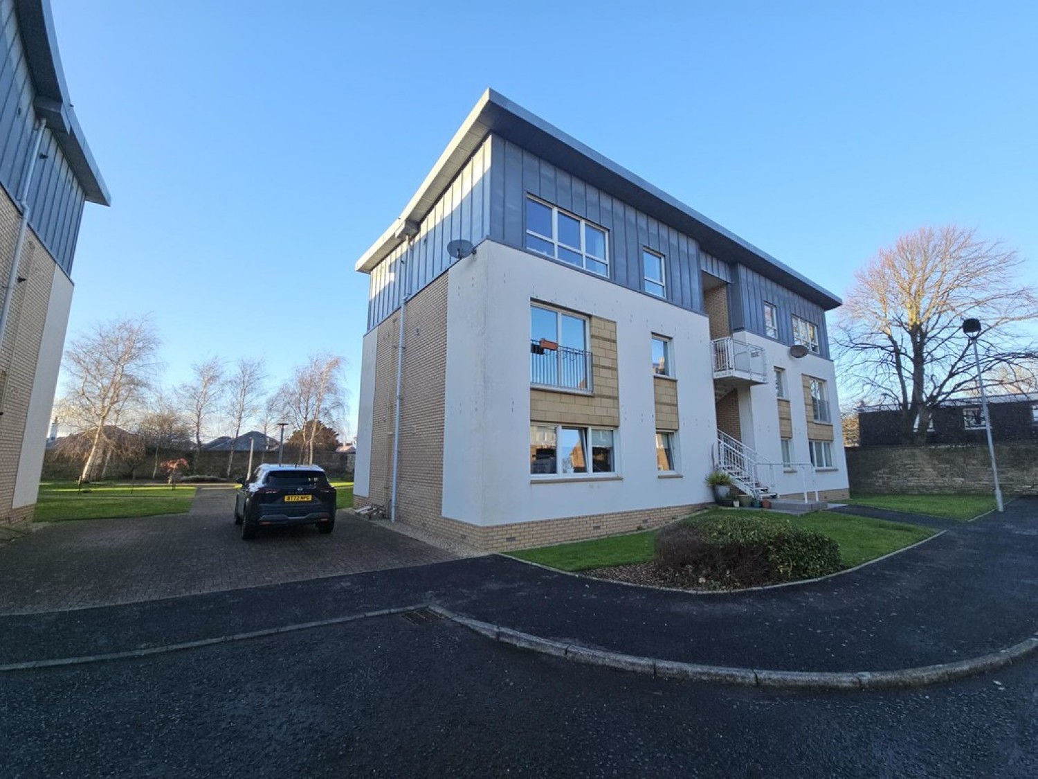 Gartferry Court, Racecourse Road