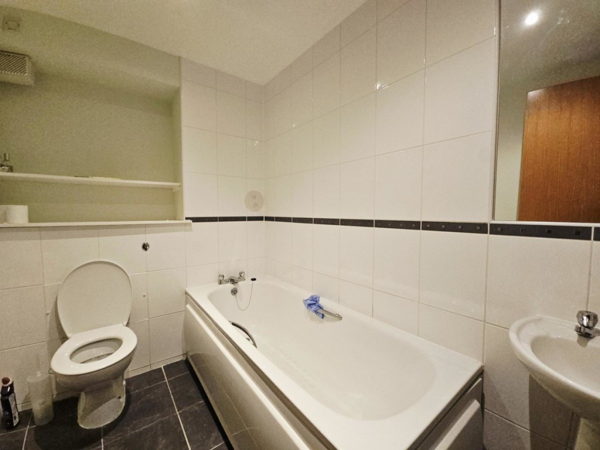 Gartferry Court, Racecourse Road