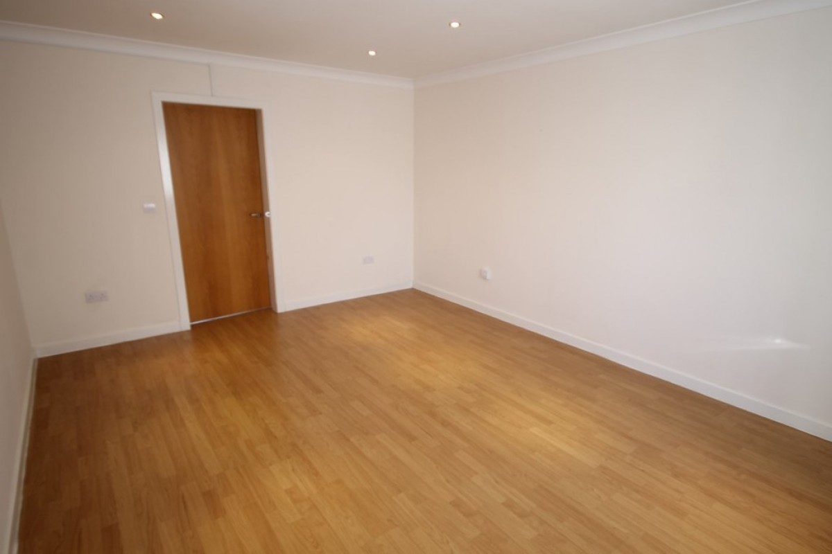COYLTON - Finlayson Way