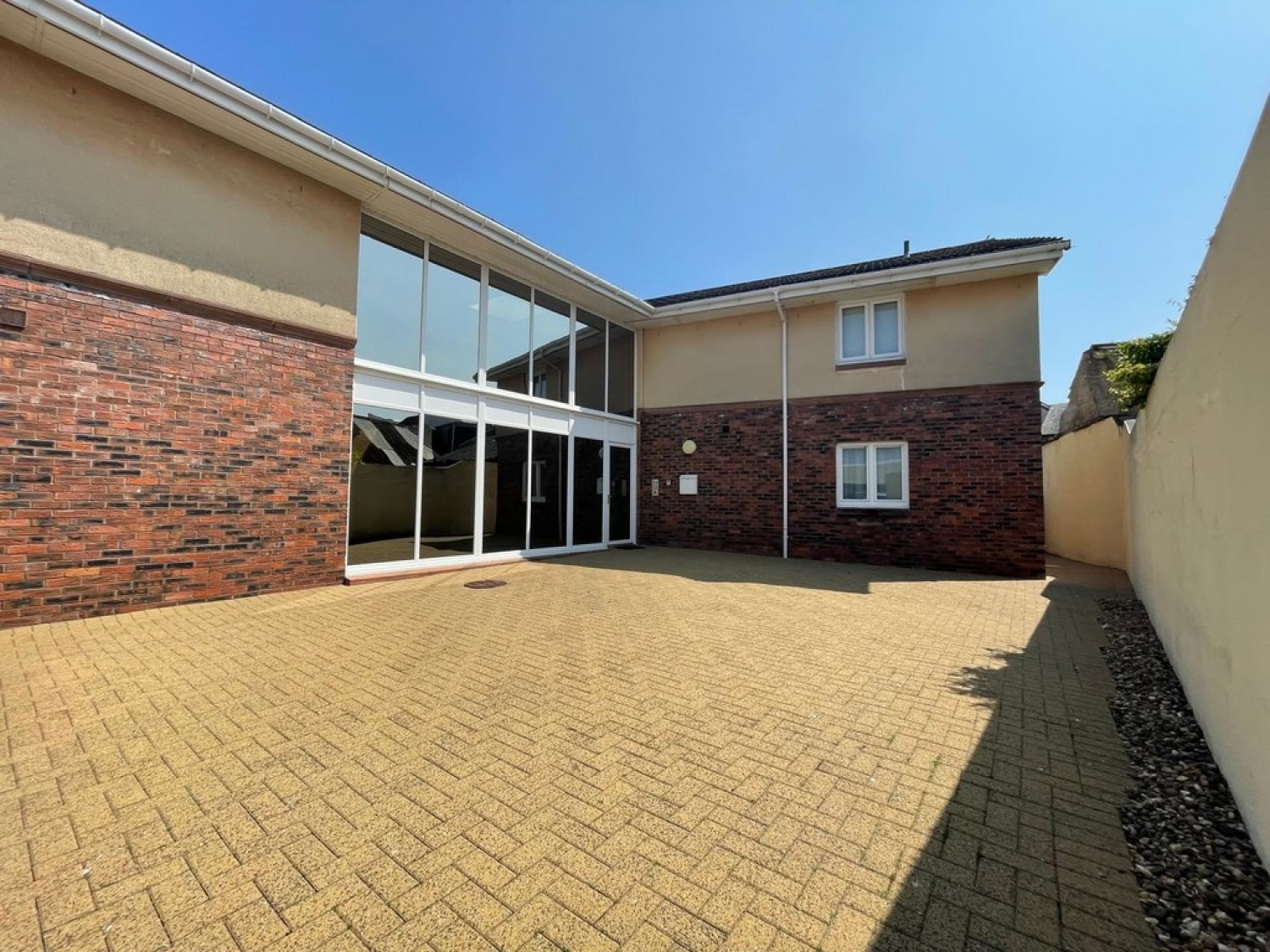 1B Halls Vennal, Ayr, KA8 8DE