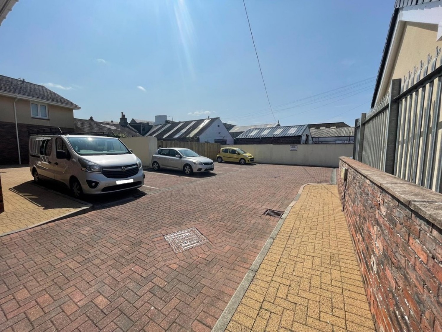 1B Halls Vennal, Ayr, KA8 8DE