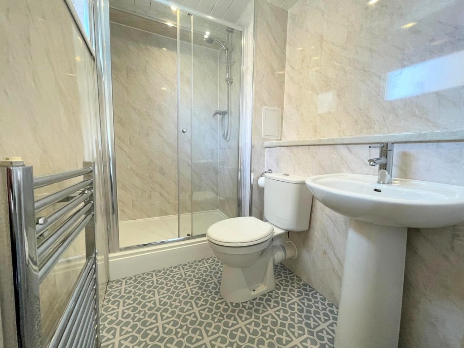 1B Halls Vennal, Ayr, KA8 8DE
