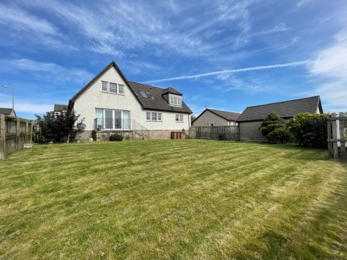 2 Highfield Place, Ochiltree, KA18 2AT