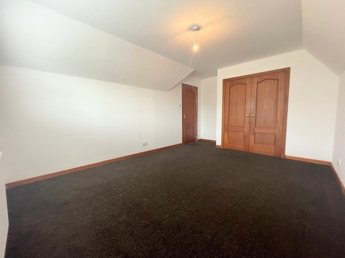 2 Highfield Place, Ochiltree, KA18 2AT