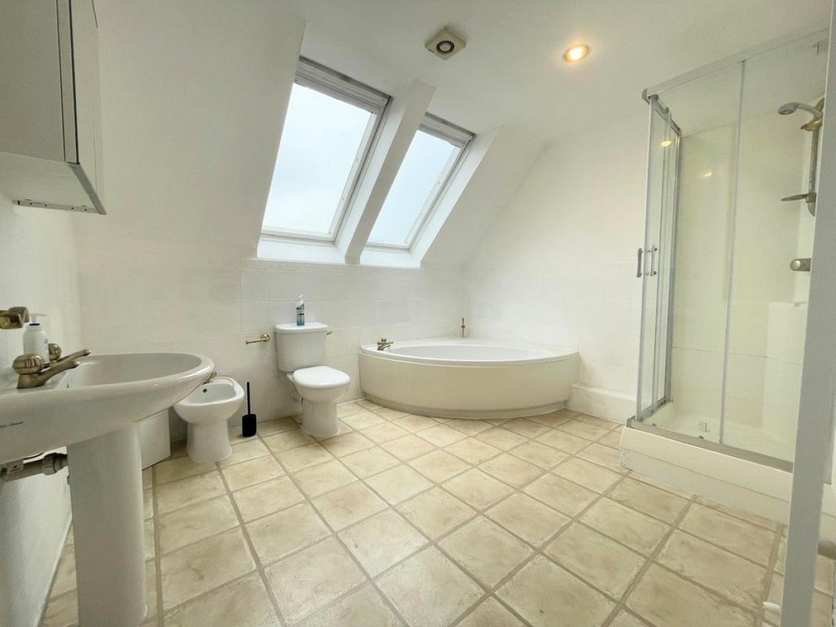 2 Highfield Place, Ochiltree, KA18 2AT