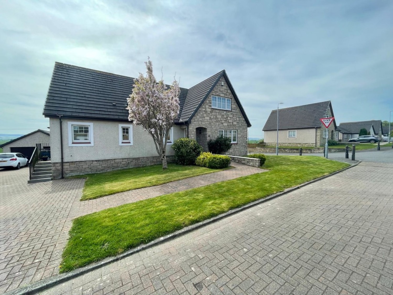 2 Highfield Place, Ochiltree, KA18 2AT
