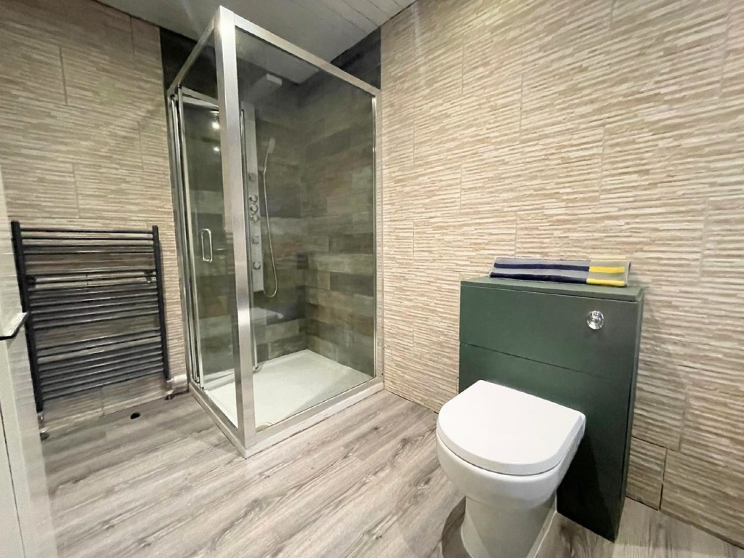 4 bedroom Bungalow in Doonbank Cottage,Cedar Terrace, Dalrymple, Ayr, KA6 6DT