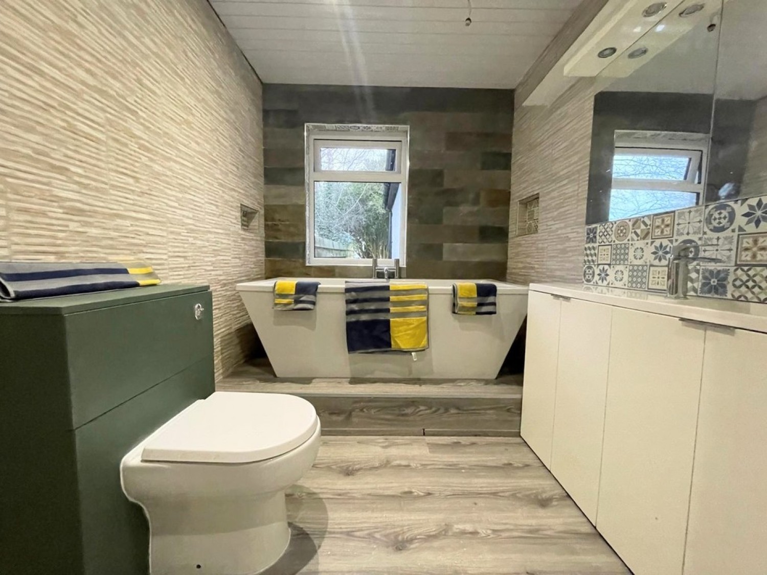 4 bedroom Bungalow in Doonbank Cottage,Cedar Terrace, Dalrymple, Ayr, KA6 6DT