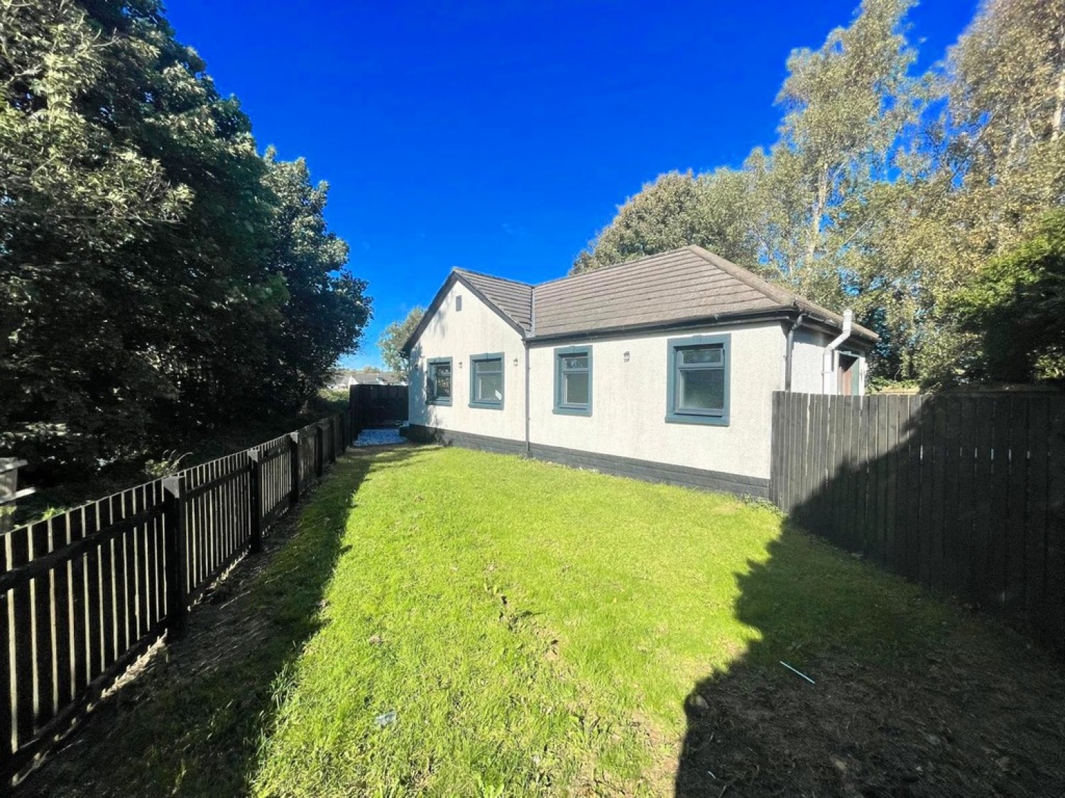 4 bedroom Bungalow in Doonbank Cottage,Cedar Terrace, Dalrymple, Ayr, KA6 6DT