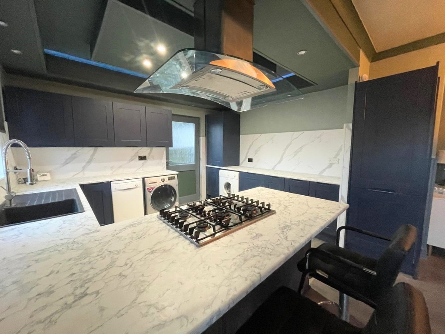 4 bedroom Bungalow in Doonbank Cottage,Cedar Terrace, Dalrymple, Ayr, KA6 6DT