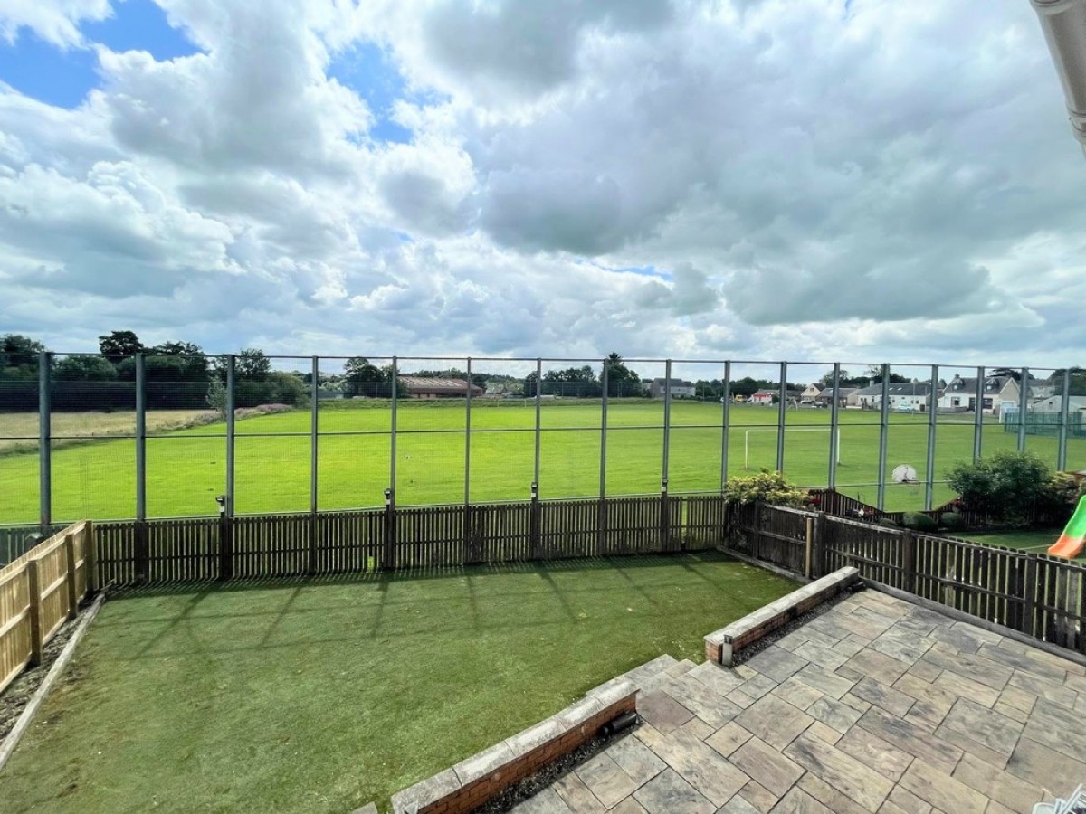 6 Wellington Gardens, Crookedholm, Kilmarnock, KA3 6NE