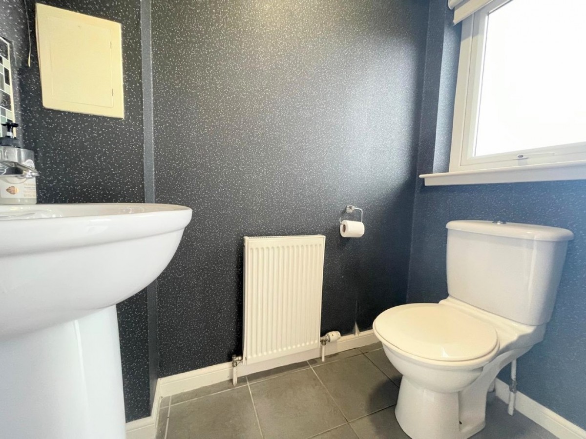 6 Wellington Gardens, Crookedholm, Kilmarnock, KA3 6NE