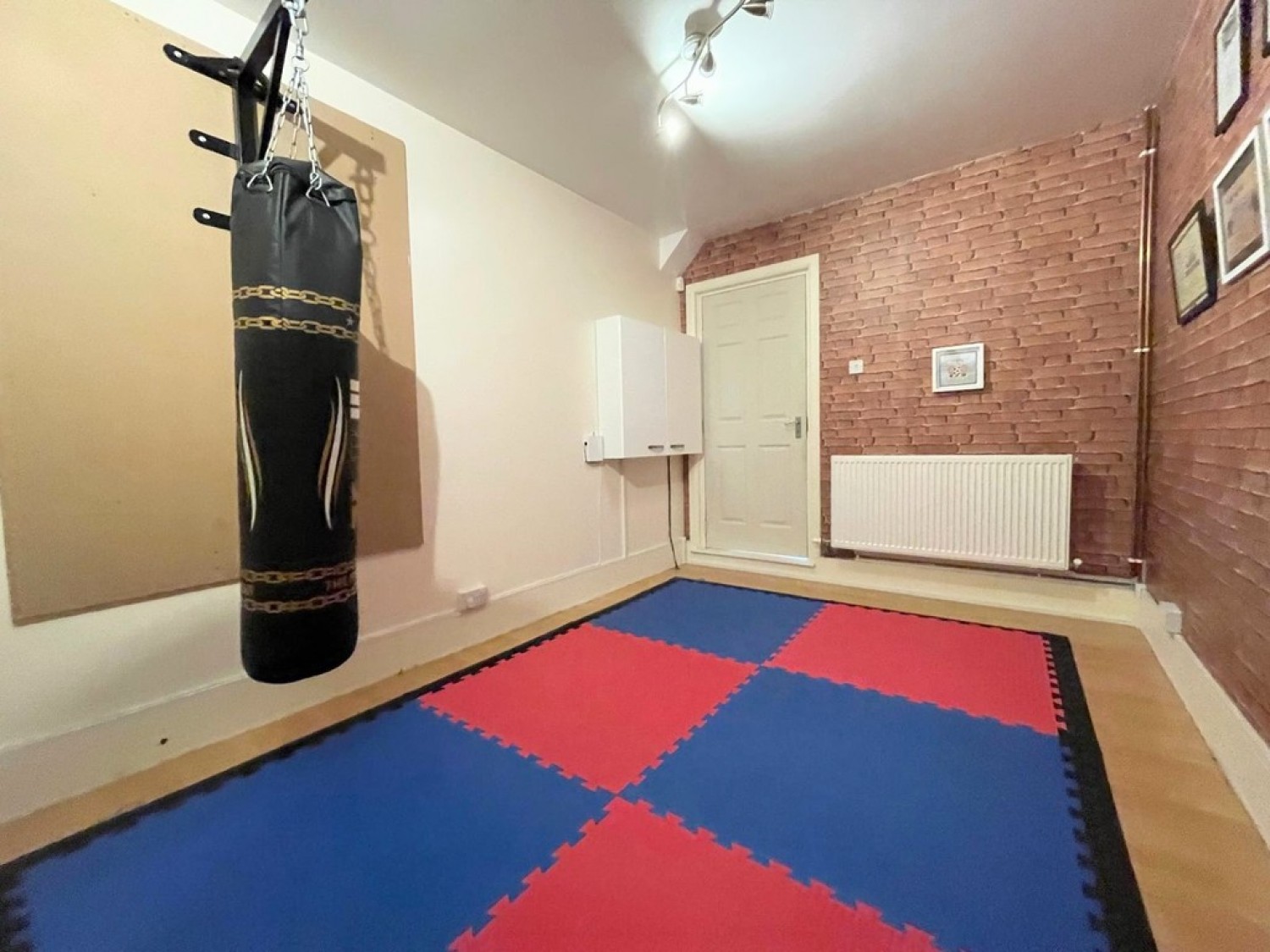 6 Wellington Gardens, Crookedholm, Kilmarnock, KA3 6NE