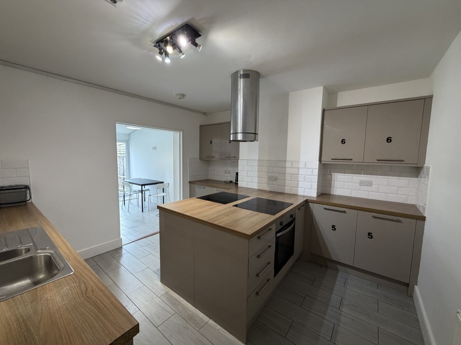 6 bedroom House of Multiple Occupation for Letting South Street