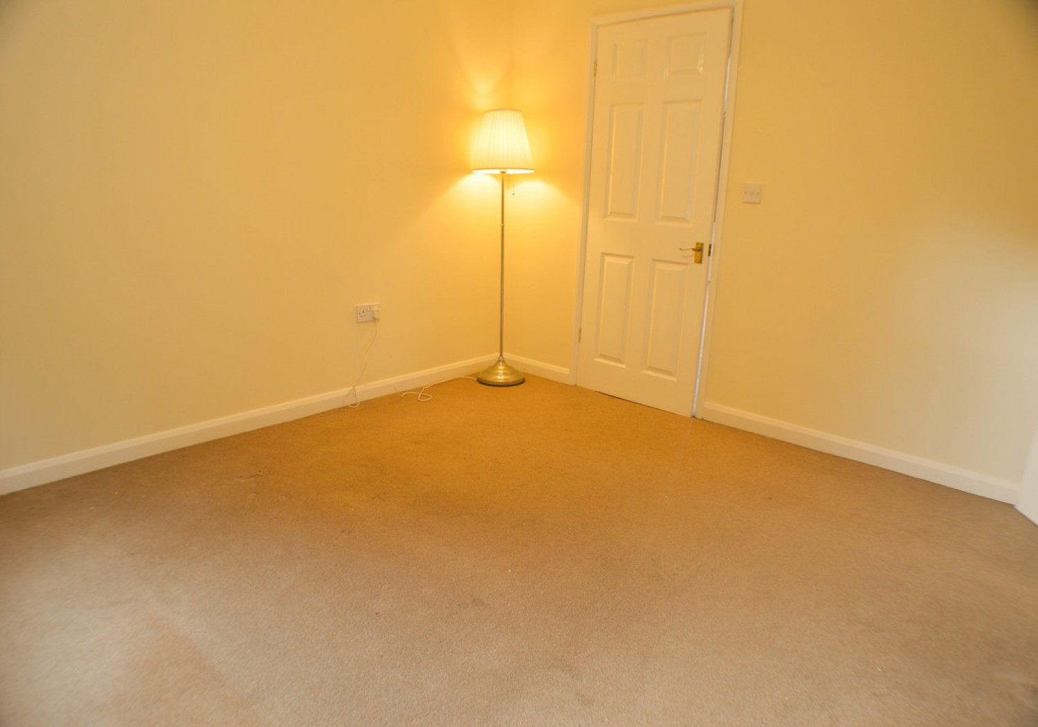 2 bedroom Flat for Letting Bramfield Avenue, Stockbrook