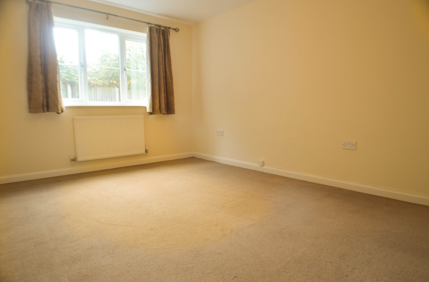 2 bedroom Flat for Letting Bramfield Avenue, Stockbrook