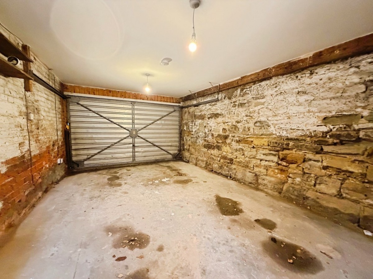 Apiary Gate, Castle Donington