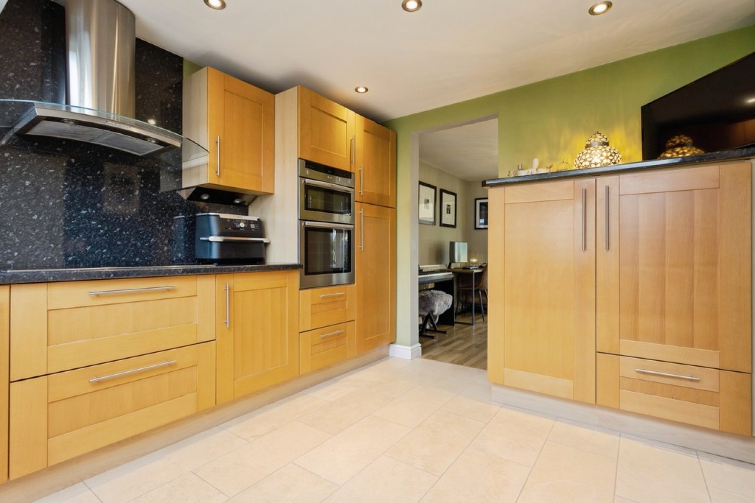 4 bedroom House for Sale Oaklands Way, Melbourne