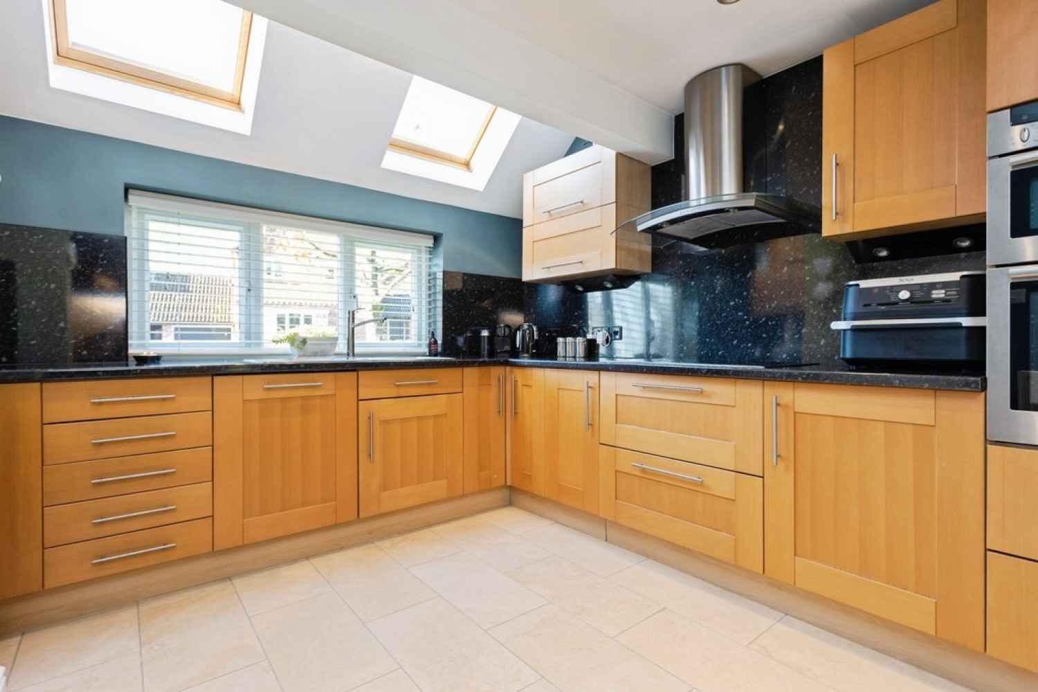 4 bedroom House for Sale Oaklands Way, Melbourne