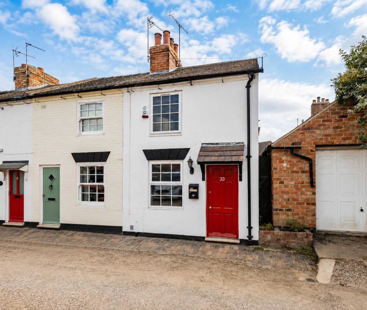 Long Row, Shardlow