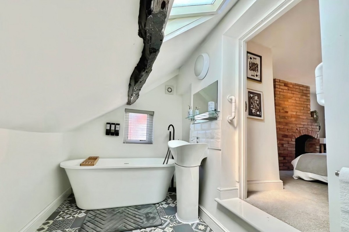 Apiary Gate, Castle Donington