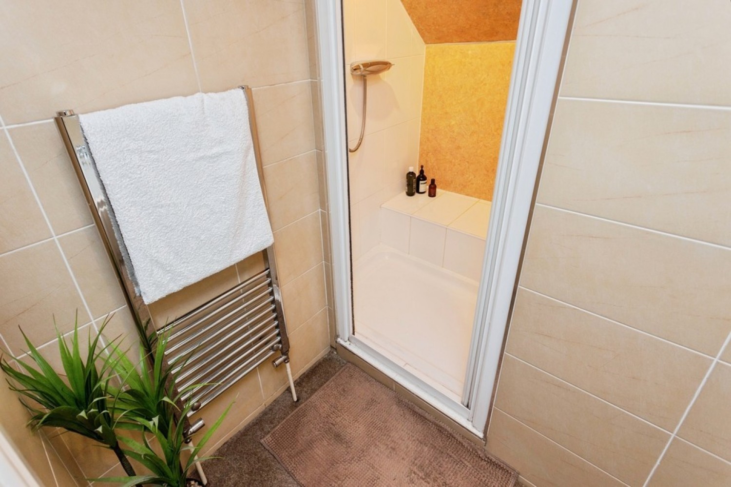 1 bedroom House for Auction Hemington