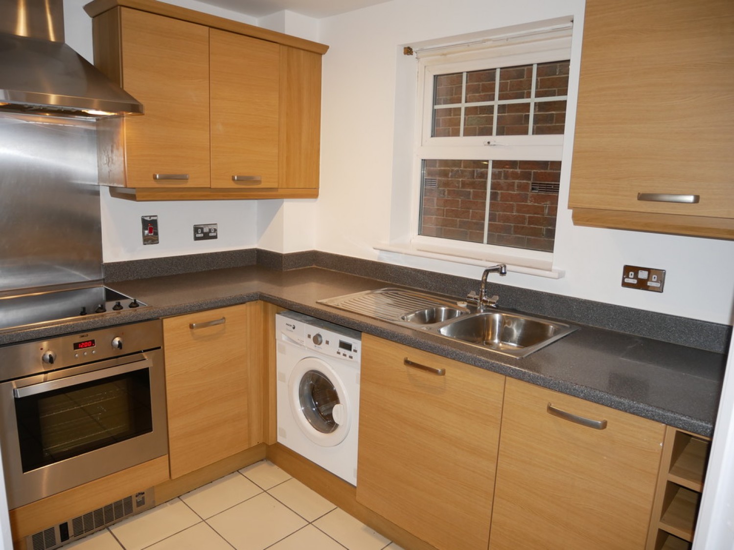 2 bedroom Flat for Letting Stonemere Drive, Radcliffe