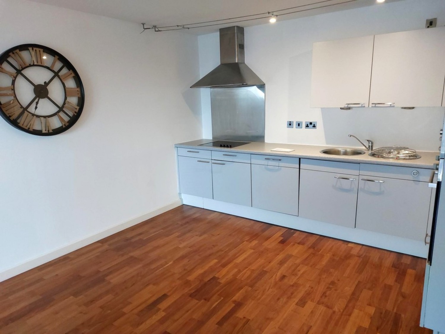 2 bedroom Flat in Cedar Court, The Radius, Prestwich