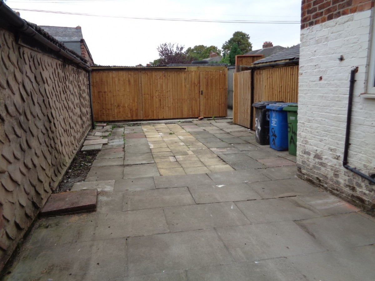 Flixton Road, Urmston