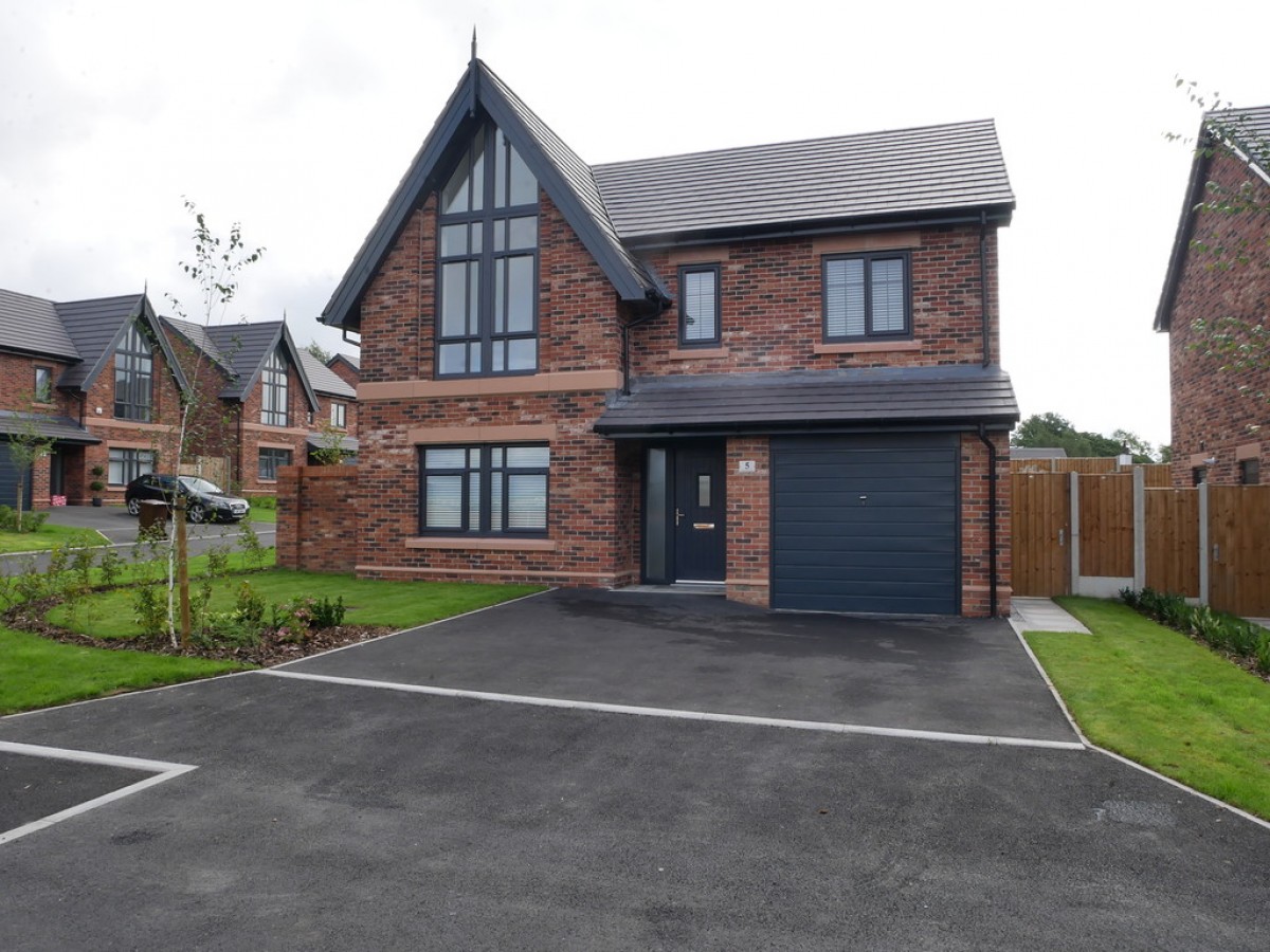 Holcombe Grove, Radcliffe, M26 1SE