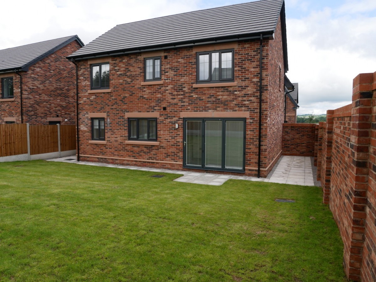 Holcombe Grove, Radcliffe, M26 1SE