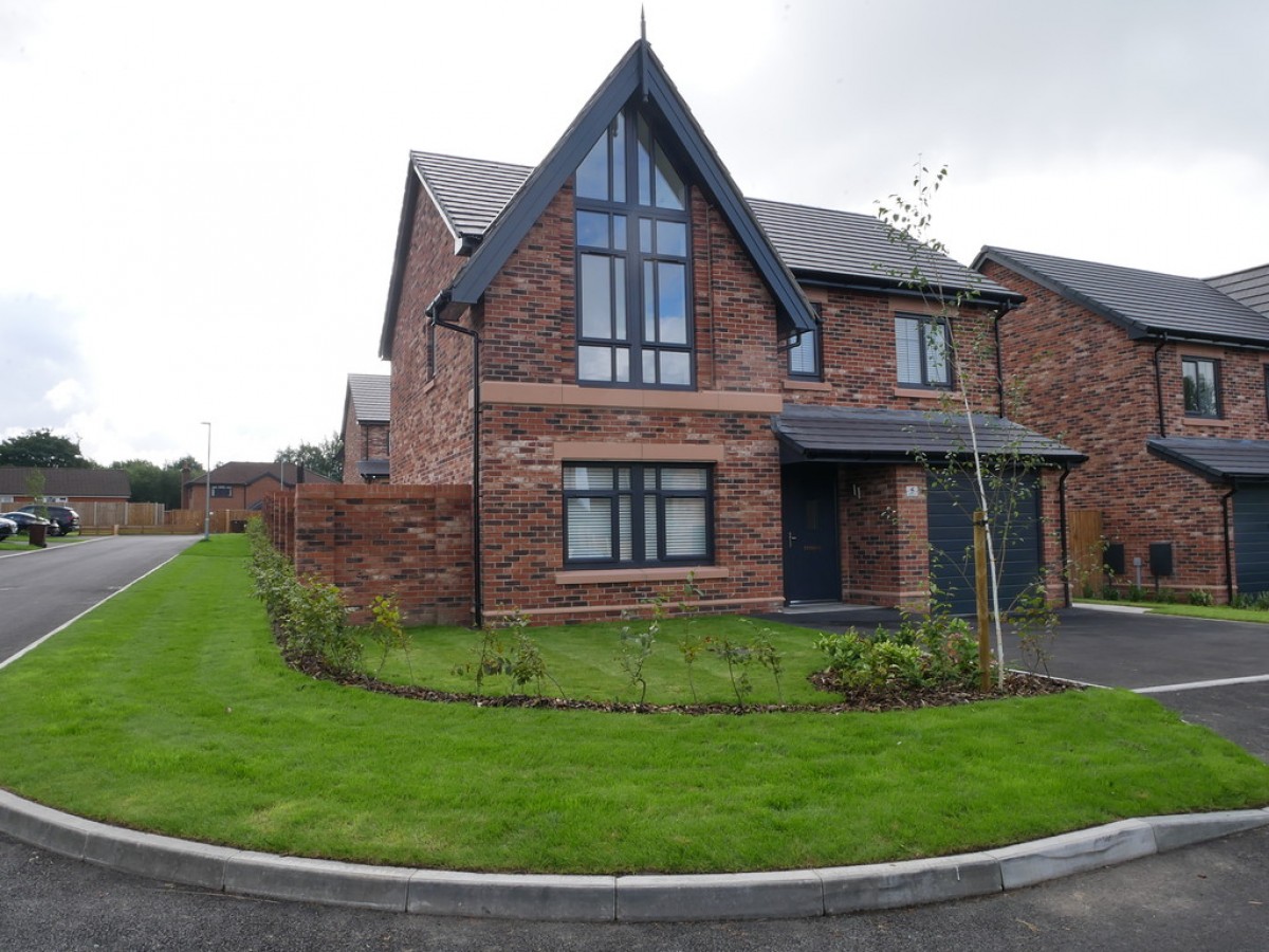 Holcombe Grove, Radcliffe, M26 1SE