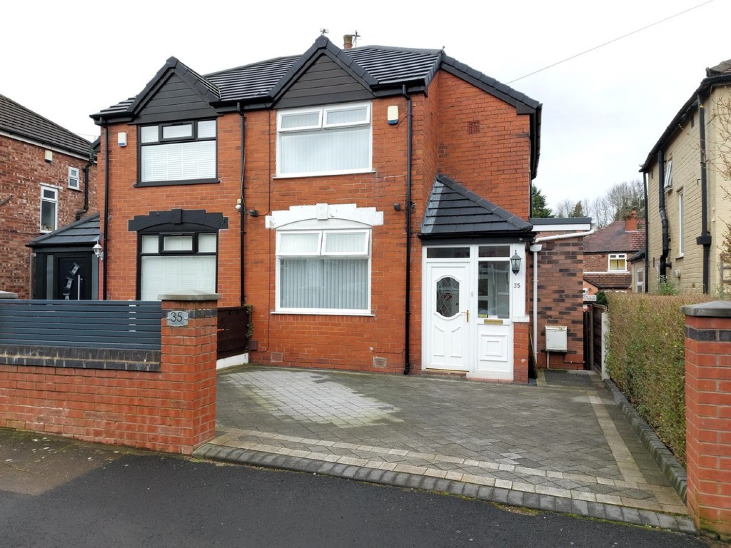 Dovedale Avenue , Prestwich, M25