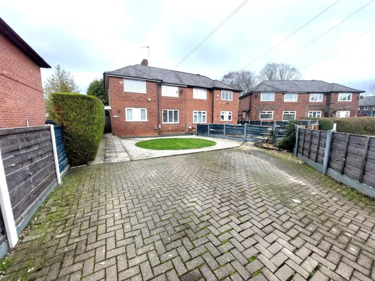 Errol Avenue, Blackley, M9