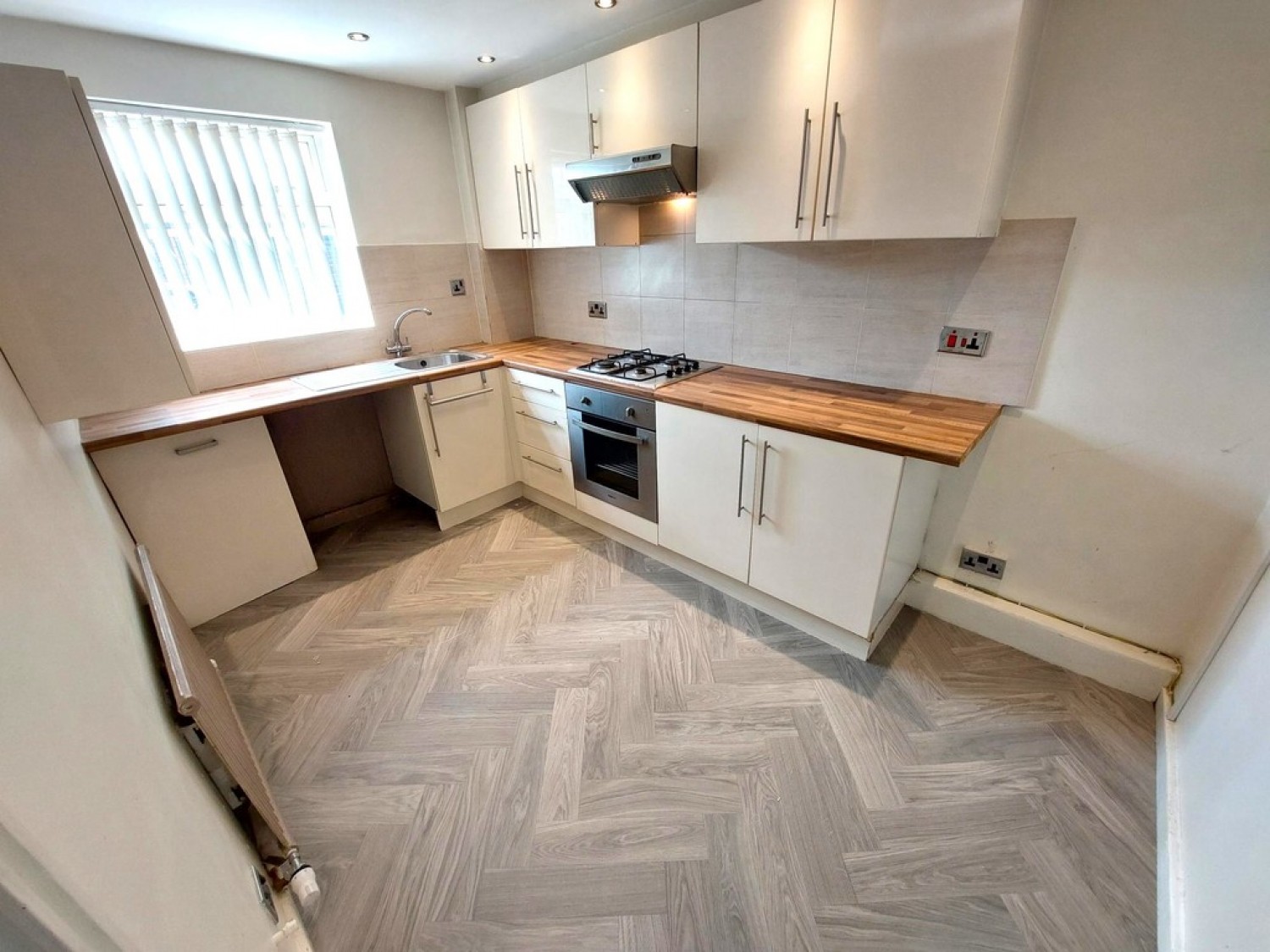 Links View Court, Whitefield, M45